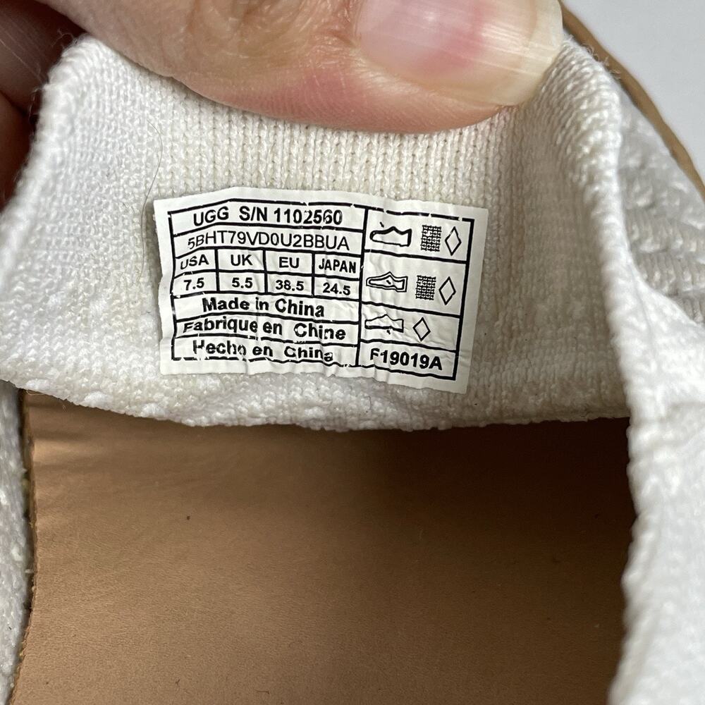 UGG Shoes 7.5 Womens White Sammy Chevron Slip On Sneaker Loafer Casual 1102560 - Picture 8 of 10
